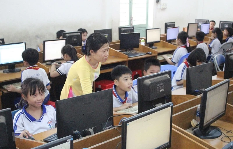 Giờ tin học của học sinh một trường tiểu học ở TPHCM.