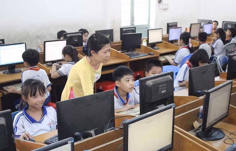 Giờ tin học của học sinh một trường tiểu học ở TPHCM.