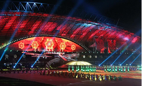 Sân vận động trung tâm ở thành phố Palembang trong lễ khai mạc SEA Games 26. Bốn năm nữa, nơi đây sẽ trở thành địa điểm chính tổ chức ASIAD 2018. Ảnh: VNE