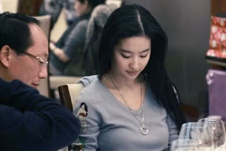 Loạt sao nữ hàng đầu Cbiz bị khui ảnh quá khứ hầu rượu, tiếp khách - Ảnh 4