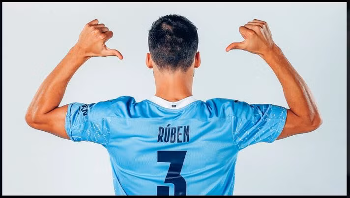 Hậu vệ Dias sẽ khoác áo số 3 tại Man City.