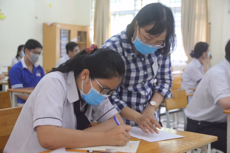 Thí sinh dự kỳ thi tốt nghiệp THPT năm 2020 tại TPHCM. ảnh minh hoạ 