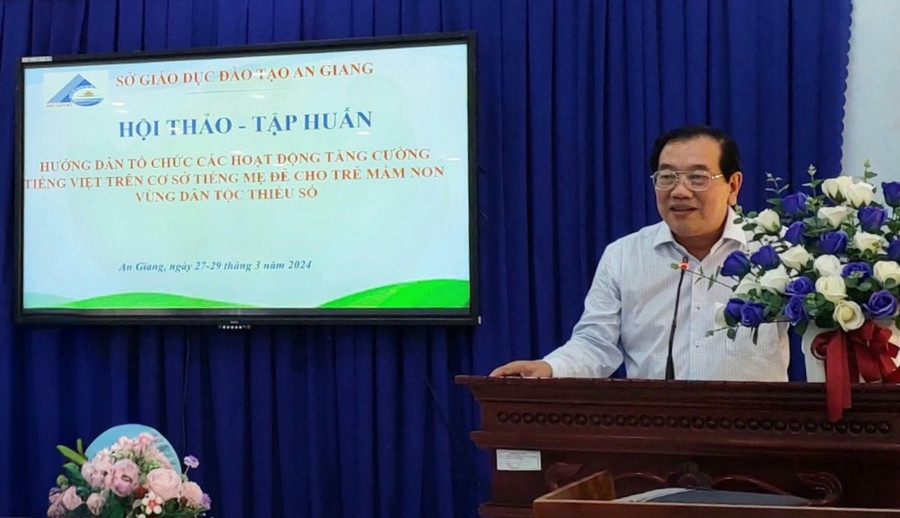 Ông Võ Bình Thư - Phó Giám đốc Sở GD&ĐT An Giang phát biểu khai mạc Hội thảo. Ông Võ Bình Thư - Phó Giám đốc Sở GD&ĐT An Giang phát biểu khai mạc Hội thảo.