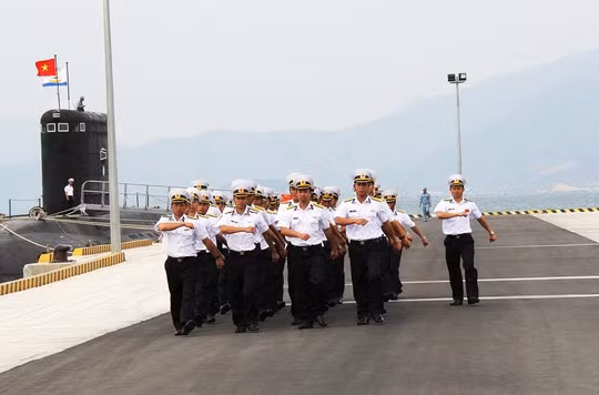 Cơ động về đơn vị sau giờ huấn luyện tại cảng