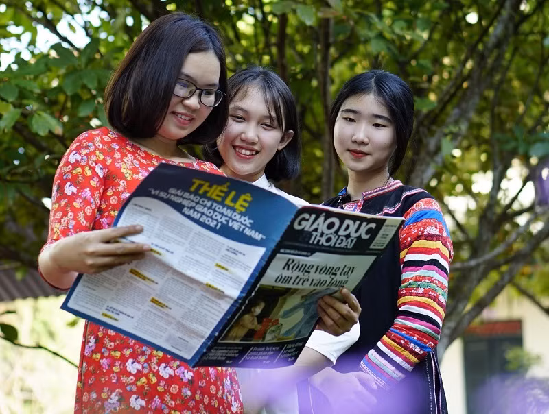 Một giờ giải lao của cô trò Trường Dân tộc Nội trú tỉnh Điện Biên. Ảnh: Minh Thịnh