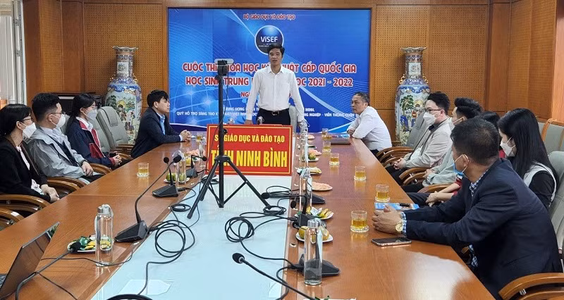 Giám đốc Sở GD&amp;ĐT Ninh Bình – ông Phan Thành Công - phát biểu giới thiệu về Cuộc thi Khoa học kỹ thuật quốc gia. Ảnh: Sở GD&amp;ĐT cung cấp