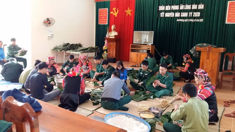 Mỗi độ Tết đến, Xuân về thì cán bộ chiến sĩ Đồn biên phòng A Pa Chải lại cùng đồng bào các dân tộc trên địa bàn vui Xuân, đón Tết trong niềm vui chung.