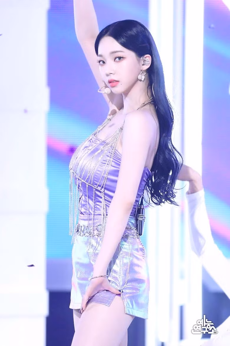 10 nữ thần tượng K-pop nổi bần bật khi sở hữu tỷ lệ cơ thể gần như hoàn hảo ảnh 7