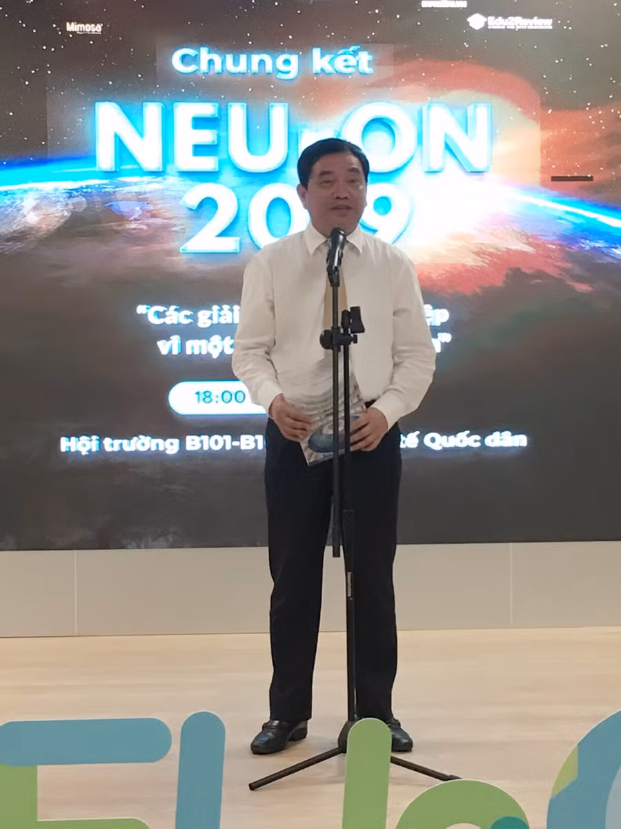 GS.TS Trần Thọ Đạt, nguyên Hiệu trưởng trường ĐH Kinh tế Quốc dân phát biểu tại cuộc thi.