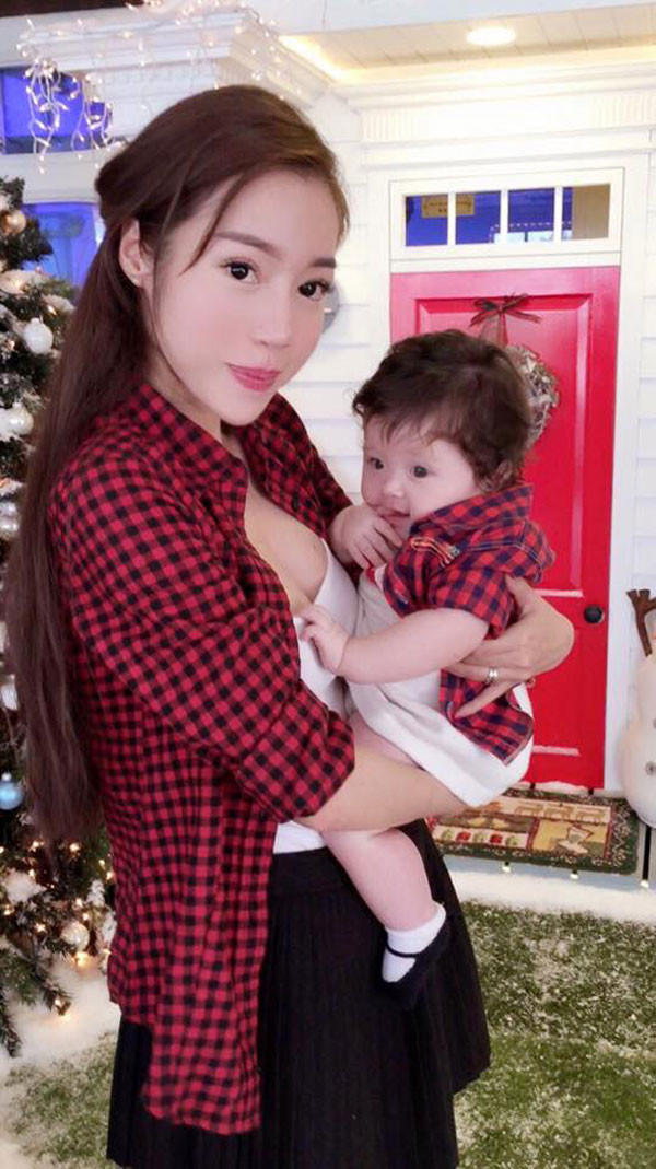 10 set đồ đôi mẹ con cùng kute của Elly Trần và bé Mộc Trà