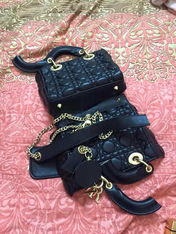 Cô gái vung tiền ở Sài Gòn tiếp tục gây sốc Cắt phăng túi xách 65 triệu