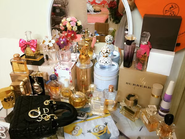 Cô gái vung tiền ở Sài Gòn tiếp tục gây sốc Cắt phăng túi xách 65 triệu