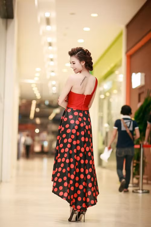 Người đẹp Việt và những hình xăm lớn gây xôn xao - 14