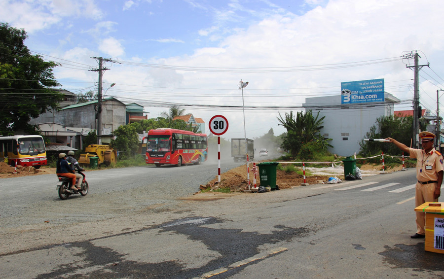 Tuyến tránh đoạn Quốc lộ 91 bị sạt lở đang được gấp rút hoàn thiện Tuyến tránh đoạn Quốc lộ 91 bị sạt lở đang được gấp rút hoàn thiện