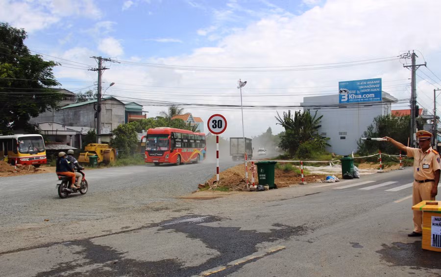 Tuyến tránh đoạn Quốc lộ 91 bị sạt lở đang được gấp rút hoàn thiện Tuyến tránh đoạn Quốc lộ 91 bị sạt lở đang được gấp rút hoàn thiện