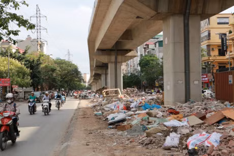 Gam duong sat tren cao Cat Linh-Ha Dong bien thanh noi tap ket phe thai - Anh 8