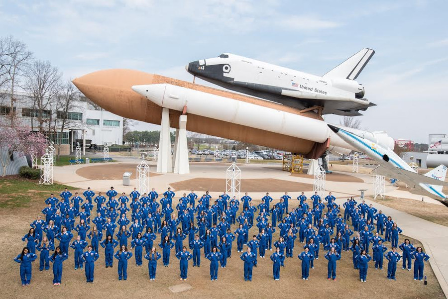 Các học viên Honeywell Leadership Challenge Academy tại Trung tâm Vũ trụ & Tên lửa Hoa Kỳ (U.S. Space & Rocket Center), Huntsville, Alabama