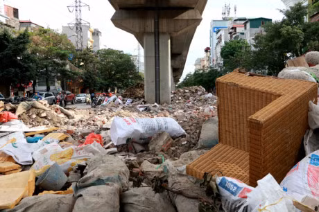 Gam duong sat tren cao Cat Linh-Ha Dong bien thanh noi tap ket phe thai - Anh 4