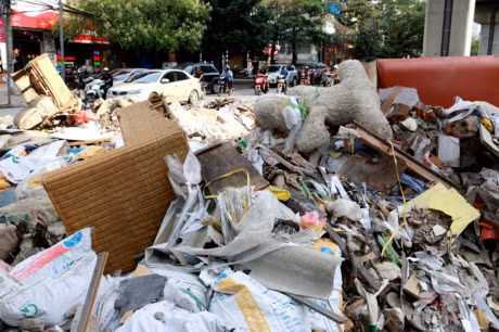 Gam duong sat tren cao Cat Linh-Ha Dong bien thanh noi tap ket phe thai - Anh 3