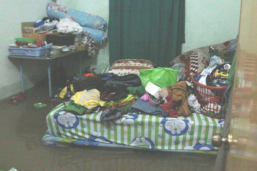 Ngập cả giường ngủ. Ngập cả giường ngủ.