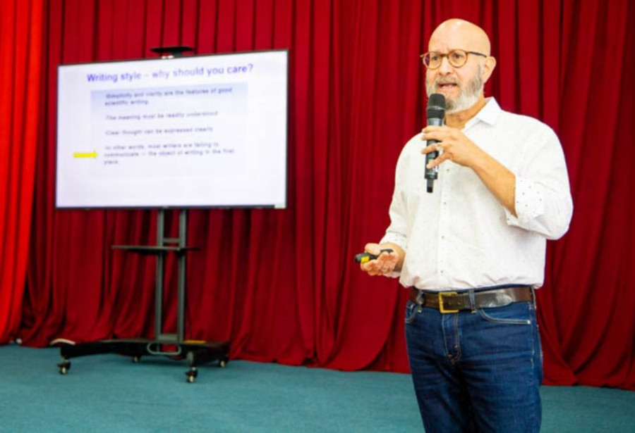 Trường ĐH Cần Thơ tổ chức hội thảo học thuật chủ đề cách thức, chuẩn bị bài báo khoa học. Ảnh: NTCC