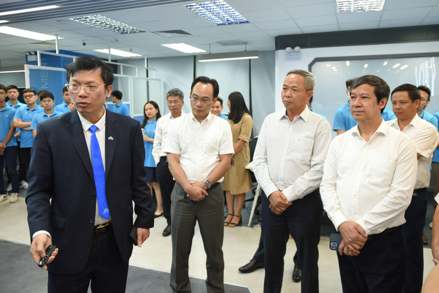 Bộ trưởng Nguyễn Kim Sơn và đoàn công tác thăm cơ sở vật chất của Trường Đại học CMC và Tập đoàn CMC. Bộ trưởng Nguyễn Kim Sơn và đoàn công tác thăm cơ sở vật chất của Trường Đại học CMC và Tập đoàn CMC.