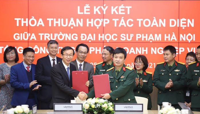 Trường Đại học Sư phạm Hà Nội kí kết thoả thuận hợp tác với Tổng công ty Giải pháp doanh nghiệp Viettel.