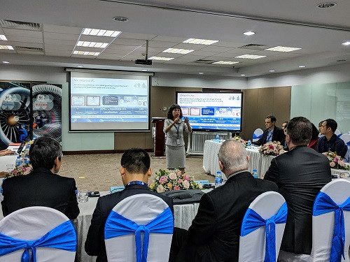 Bà Vũ Thu Trang, Tổng Giám đốc GE giới thiệu về hoạt động của GE tại Việt Nam. Bà Vũ Thu Trang, Tổng Giám đốc GE giới thiệu về hoạt động của GE tại Việt Nam.