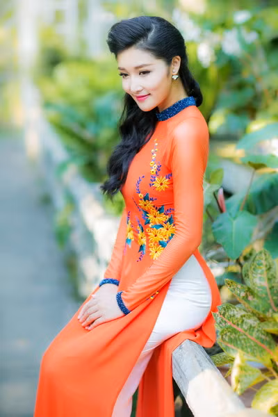 Hoa hậu trả vương miện Triệu Thị Hà lột xác đẹp thanh lịch ảnh 1