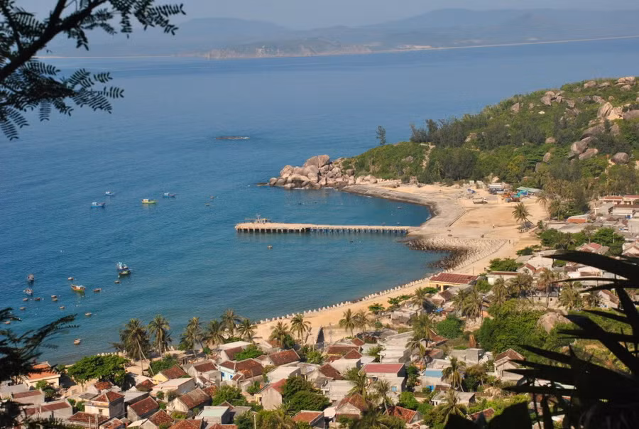 Cấp điện lưới quốc gia cho xã đảo Nhơn Châu, Bình Định