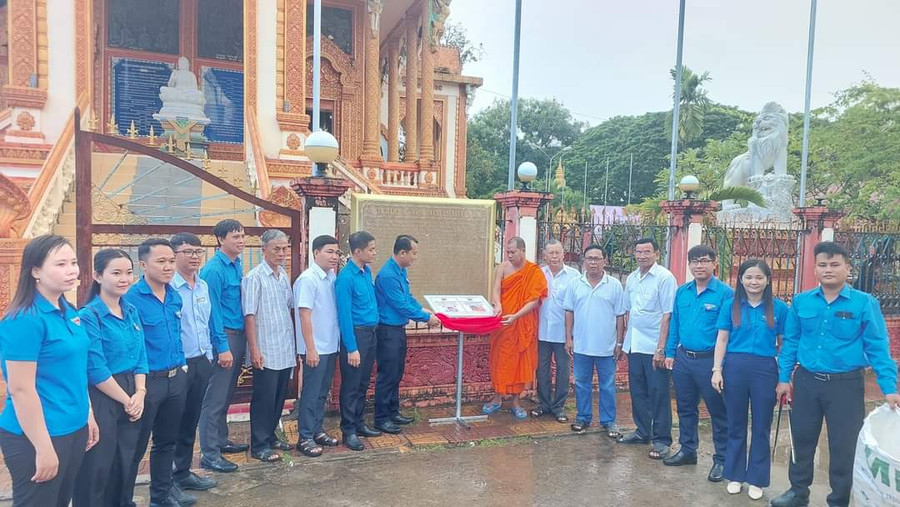 Ra mắt công trình thanh niên “Chuyển đổi số di tích lịch sử” tại chùa SêRây KroSăng. Ra mắt công trình thanh niên “Chuyển đổi số di tích lịch sử” tại chùa SêRây KroSăng.