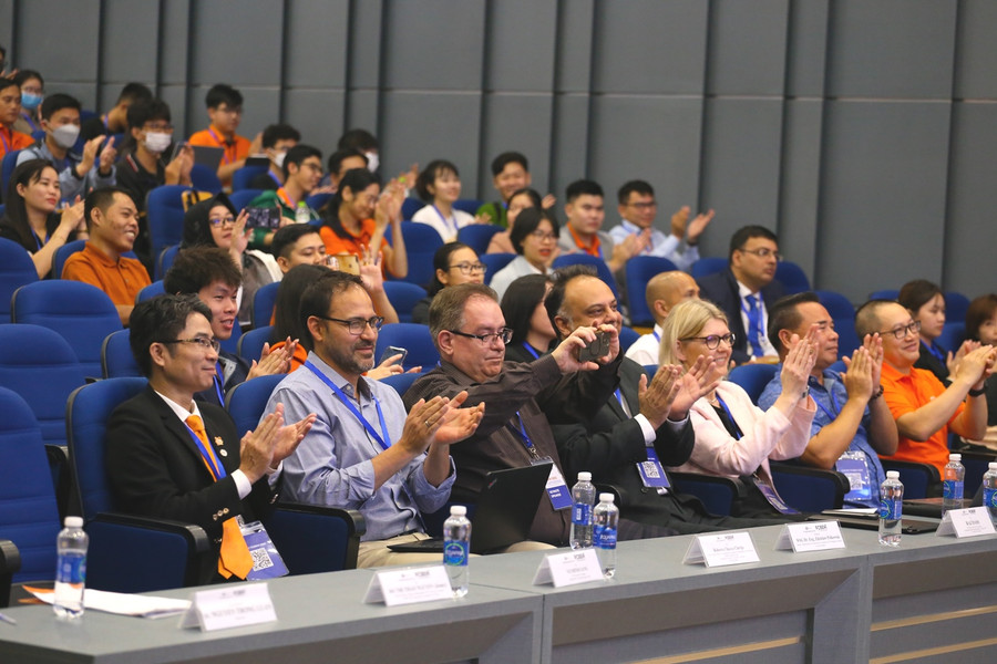 Quang cảnh hội thảo. Quang cảnh hội thảo.