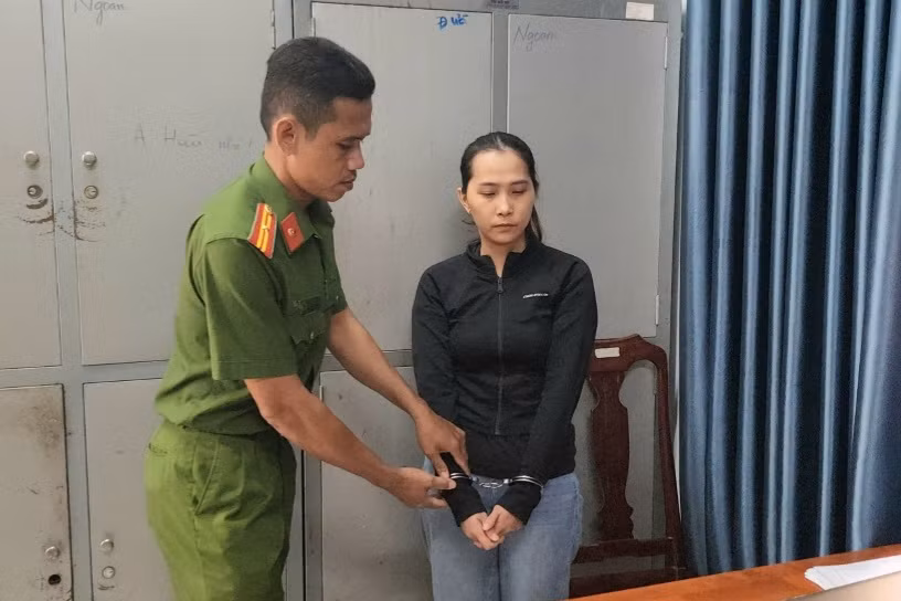 Nguyễn Thị Thu Trang bị bắt tạm giam 4 tháng về tội Lừa đảo chiếm đoạt tài sản. (Ảnh: Văn Vũ)