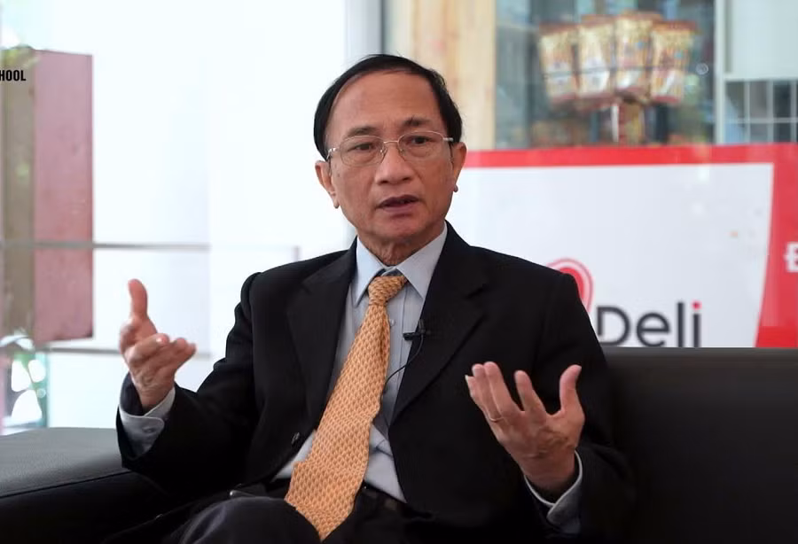 TS Hoàng Ngọc Vinh.