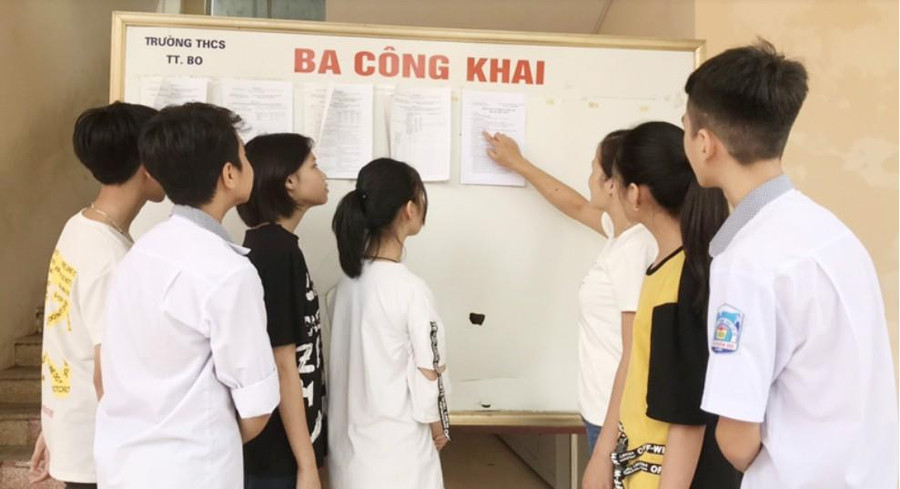 Trường THCS thị trấn Bo (Kim Bôi, Hòa Bình) thực hiện nghiêm túc việc công khai các khoản thu, chi. Ảnh: Báo Hòa Bình Trường THCS thị trấn Bo (Kim Bôi, Hòa Bình) thực hiện nghiêm túc việc công khai các khoản thu, chi. Ảnh: Báo Hòa Bình