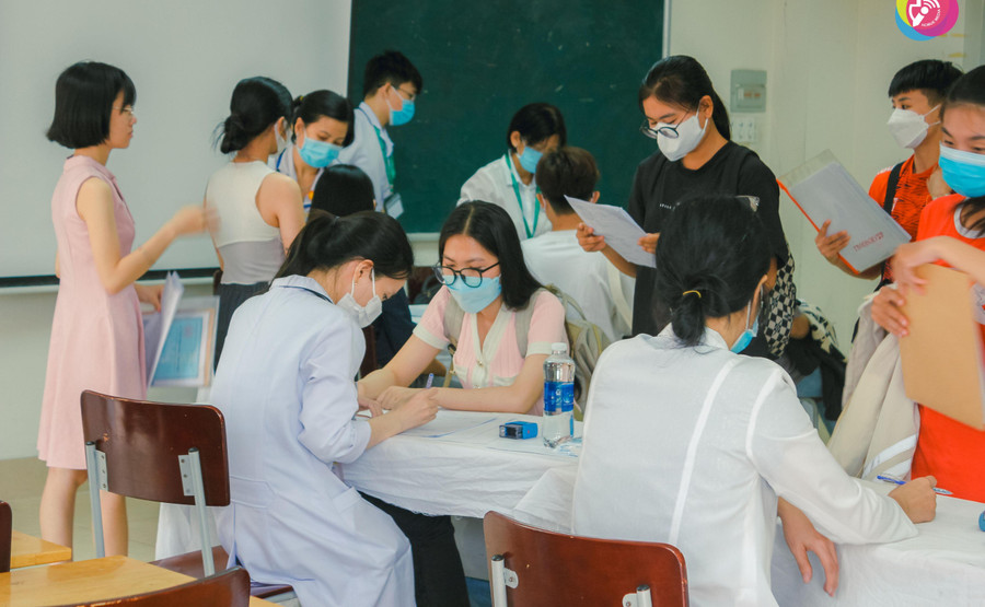 Tân sinh viên nhập học Trường ĐH Sư phạm TP Hồ Chí Minh. Ảnh: NTCC