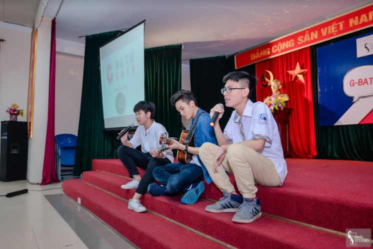 Vừa đàn vừa hát!