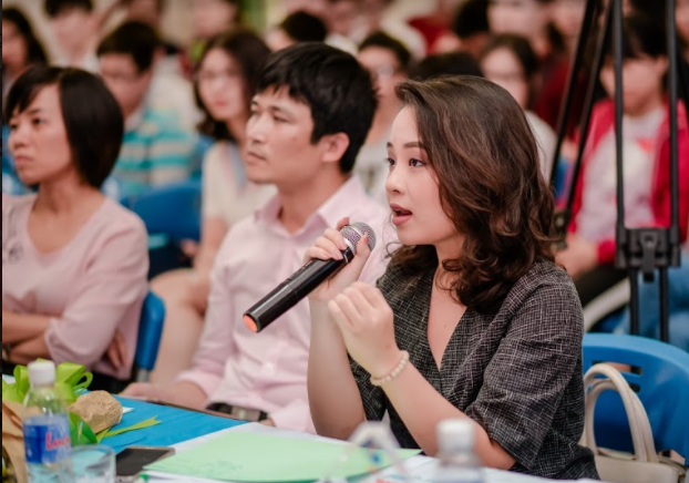 Giám khảo Nguyễn Ngọc Tú Uyên - Top 200 nhà tranh biện trẻ châu Á, Vô địch giải tranh biện châu Á năm 2016, Giám khảo cuộc thi Trường Teen - bày tỏ ấn tượng về sự chuyên nghiệp của các đội thi