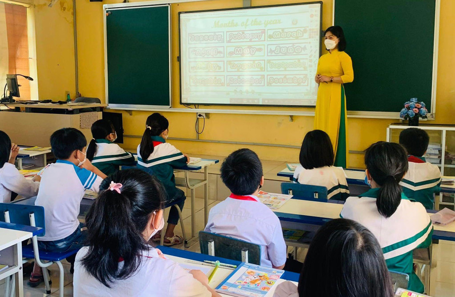 Các nhà trường nỗ lực đảm bảo số lượng, chất lượng đội ngũ giáo viên Tiếng Anh để triển khai CT GDPT 2018(trong ảnh: GV Trường THCS Hợp Tiến, Nam Sách, Hải Dương). Ảnh: Đức Trí Các nhà trường nỗ lực đảm bảo số lượng, chất lượng đội ngũ giáo viên Tiếng Anh để triển khai CT GDPT 2018(trong ảnh: GV Trường THCS Hợp Tiến, Nam Sách, Hải Dương). Ảnh: Đức Trí