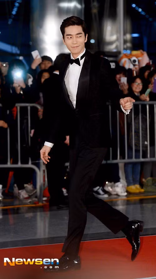 Thảm đỏ Hàn Quốc "vuốt ve" bước chân trai thanh gái lịch ảnh 6