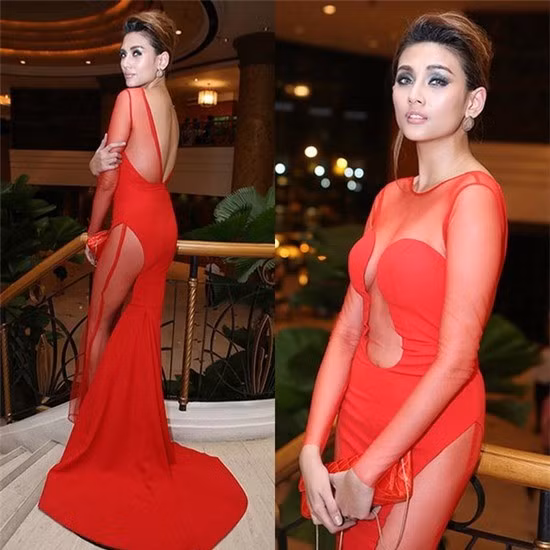 Tối ngày 11/10, Võ Hoàng Yến xuất hiện đỏ rực trong 1 sự kiện tại TP.Hồ Chí Minh. Thiết kế váy chất liệu voan với khoảng hở táo bạo ở phần ngực và dọc chân váy cũng là một trong những bộ cánh gây phản cảm. Những bộ cánh tai tiếng trong năm của sao Việt