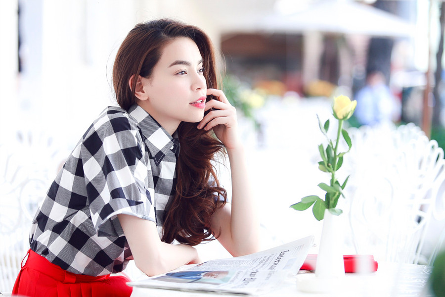 Hồ Ngọc Hà chọn phong cách thời trang trẻ trung trong chương trình The Remix