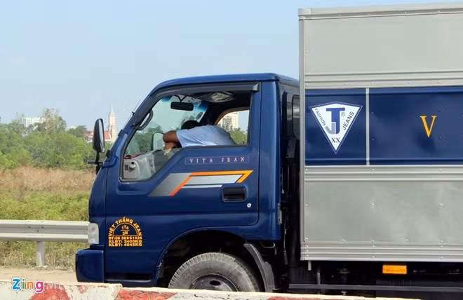 Cửa ngõ Sài Gòn kẹt xe hơn nửa ngày vẫn chưa thông