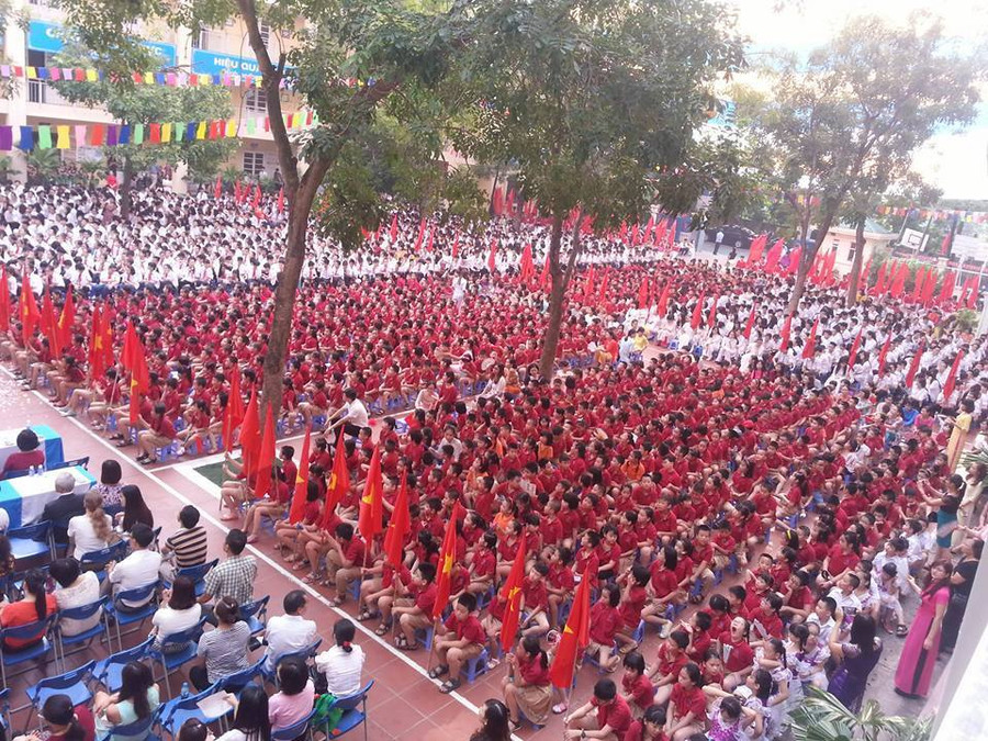 Chủ đề năm học 2016-2017 của trường Lômônôxốp là “Học trải nghiệm, sáng tạo - Sống trách nhiệm, yêu thương”