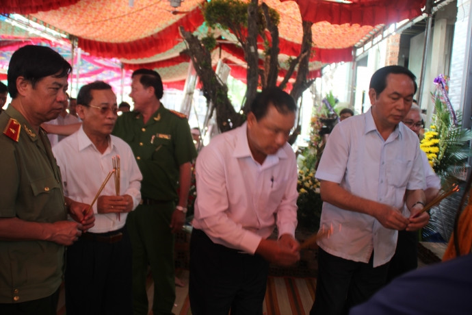 Bộ trưởng Công an viếng 6 nạn nhân vụ thảm sát