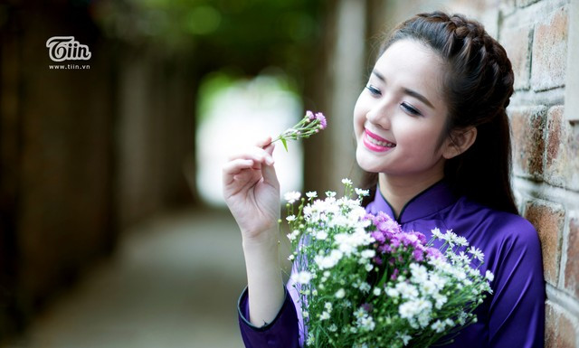 "Cô gái đẹp nhất Tuyên Quang" tím dịu dàng ảnh 1 Trương Ngọc Ánh – người được biết đến với tên gọi “cô gái đẹp nhất Tuyên Quang” vừa thực hiện bộ ảnh trong trang phục áo dài nền nã. Ngọc Ánh từng đoạt giải Người đẹp có gương mặt khả ái trong cuộc thi Người đẹp xứ Tuyên do tỉnh nhà tổ chức.
