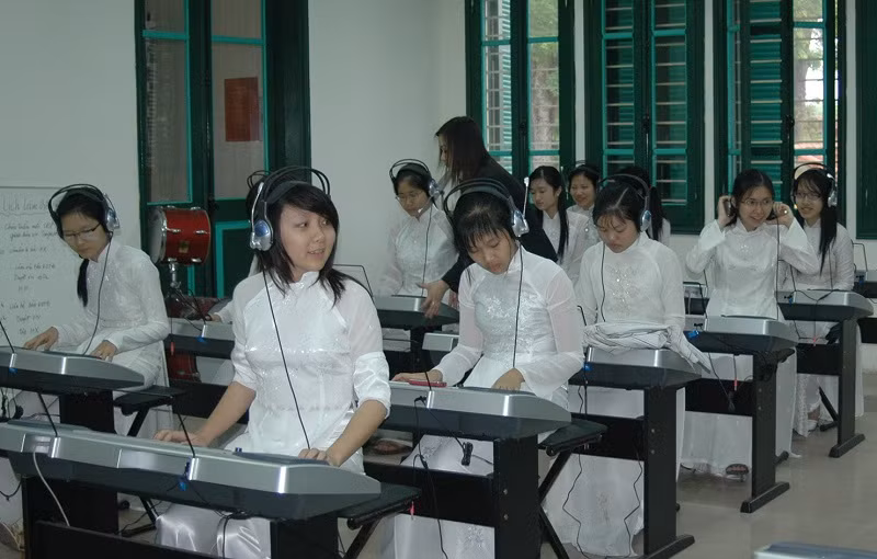 Trong giờ Âm nhạc tại Trường THPT Chu Văn An (Hà Nội).