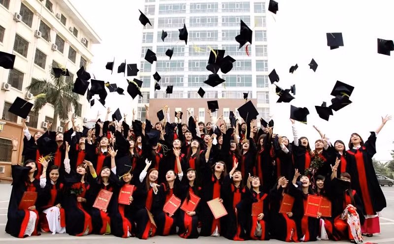 Học sinh cần trau dồi cho bản thân thật nhiều tri thức để vượt qua những khó khăn. Ảnh minh họa