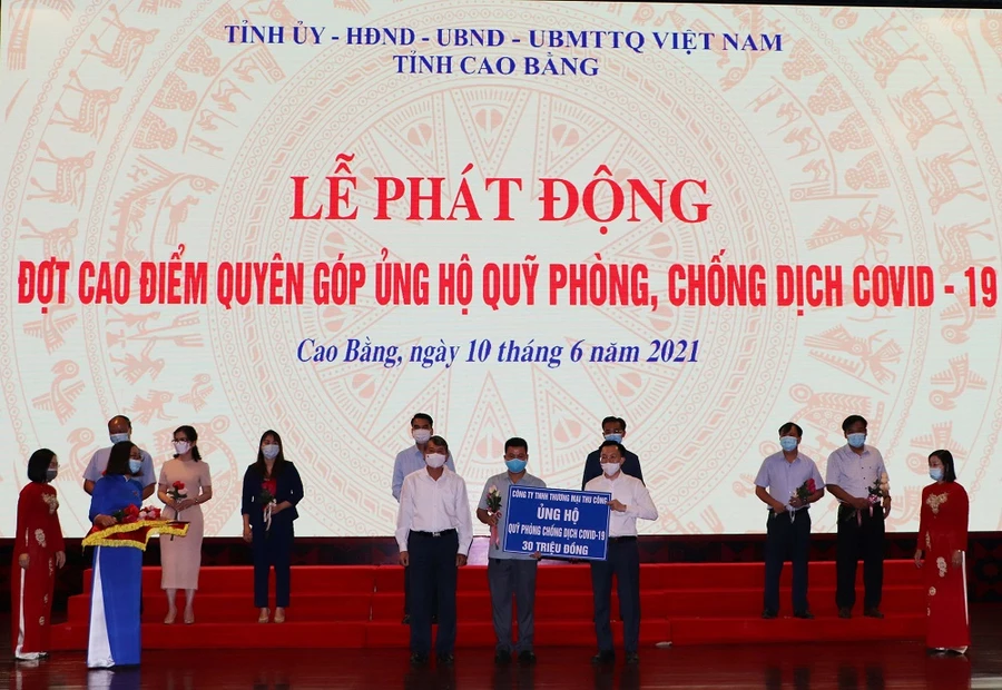 Lễ phát động đợt cao điểm quyên góp ủng hộ phòng, chống Covid–19 tại Cao Bằng.