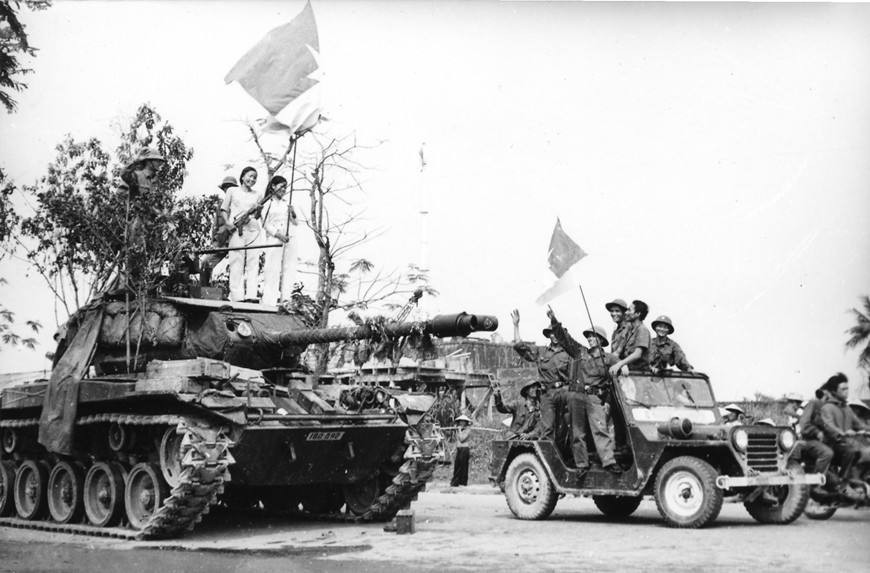 Giải phóng thành phố Huế (tháng 3/1975). Ảnh tư liệu Giải phóng thành phố Huế (tháng 3/1975). Ảnh tư liệu